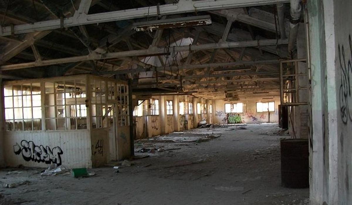 Interior d'una de les naus de cal Rosal