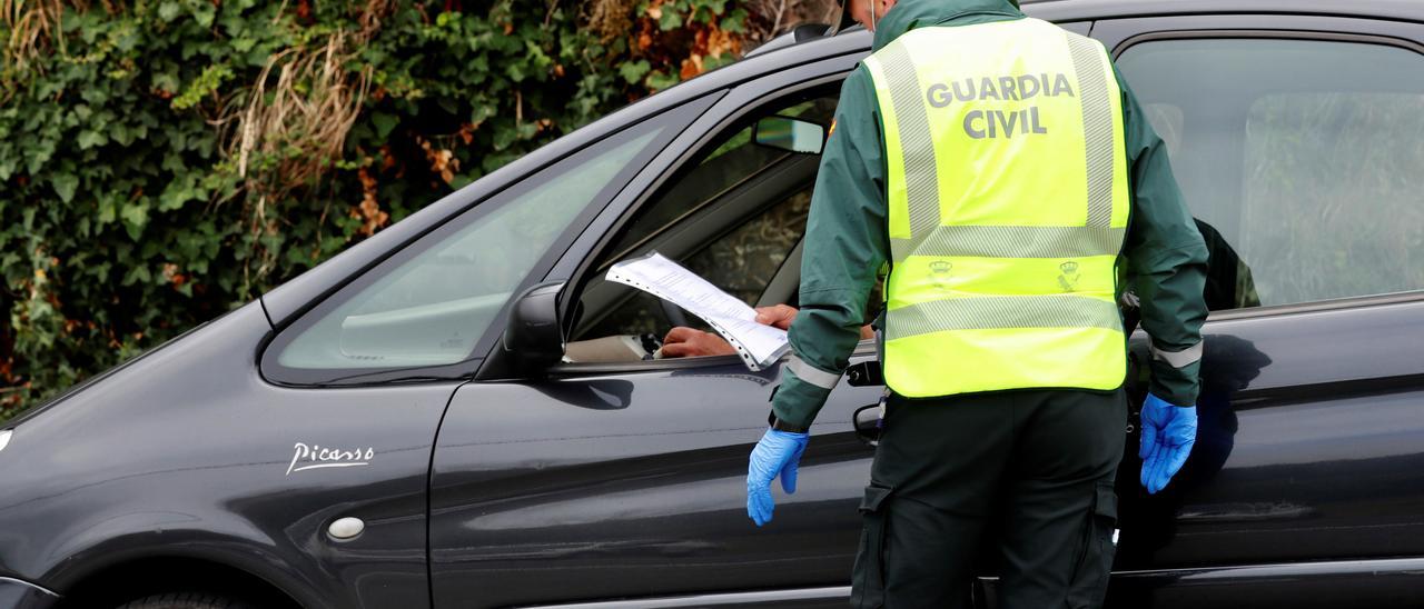 Un control de la Guardia Civil en Asturias.