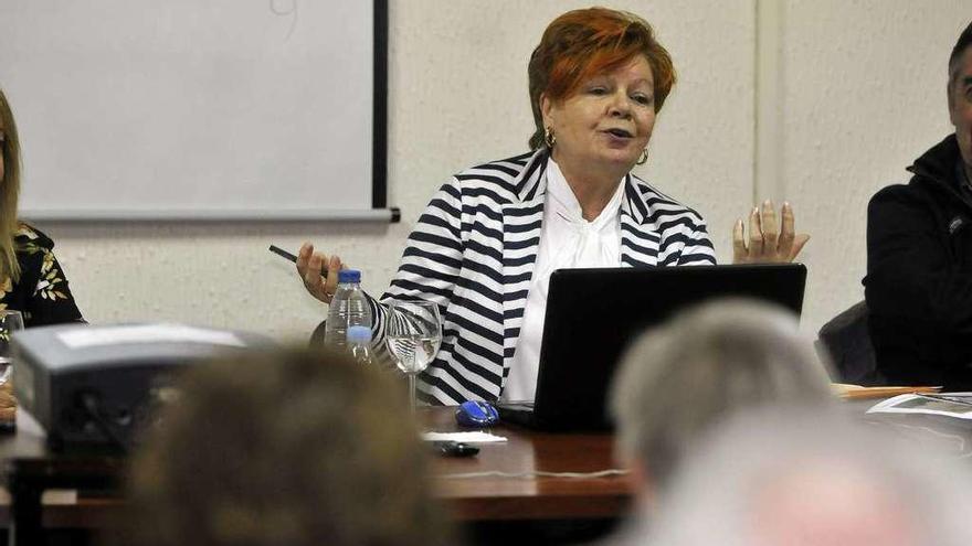 Inés Praga, durante la charla que impartió en la Casa de la Buelga de Ciaño.