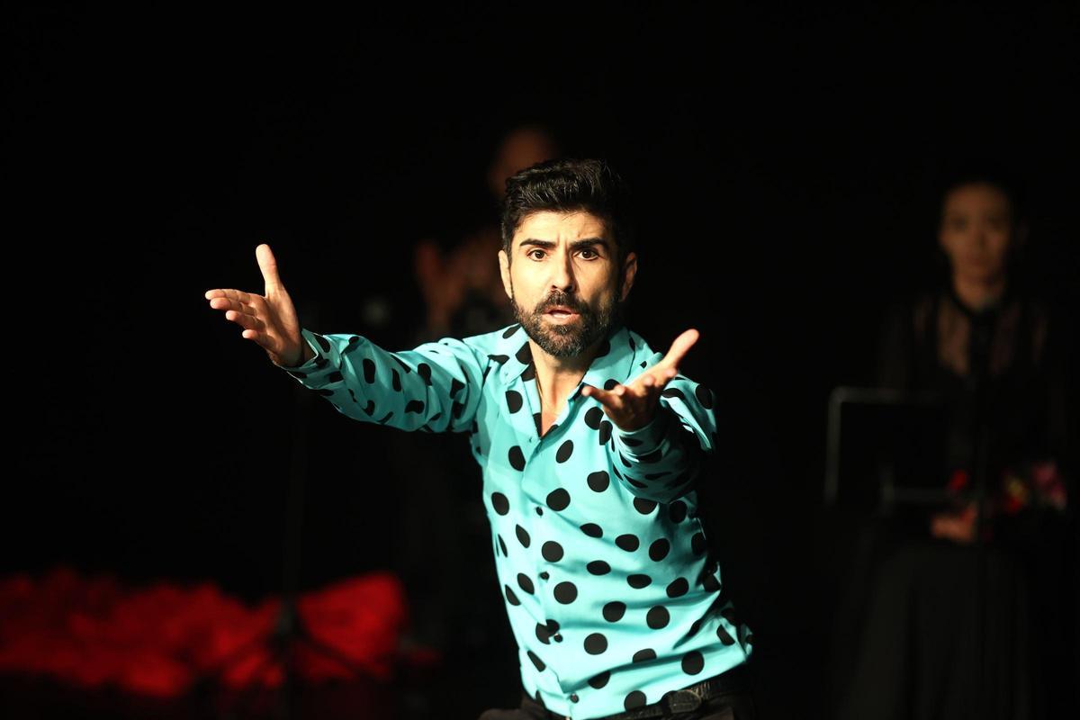 El artista gaditano Santiago de Fuentes en un espectáculo en China, donde estuvo residiendo y trabajando un tiempo.