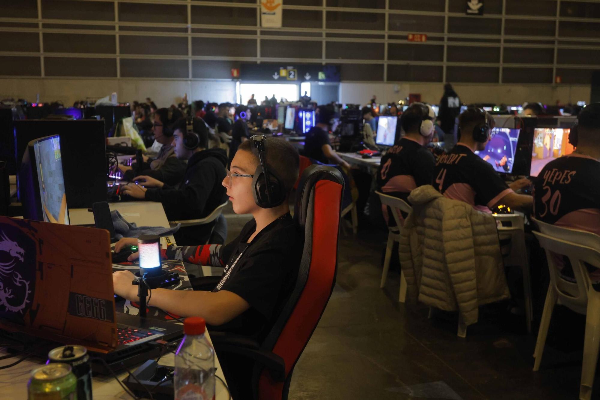 Los 'gamers' siguen jugando en la segunda jornada de la DreamHack Valencia 2023