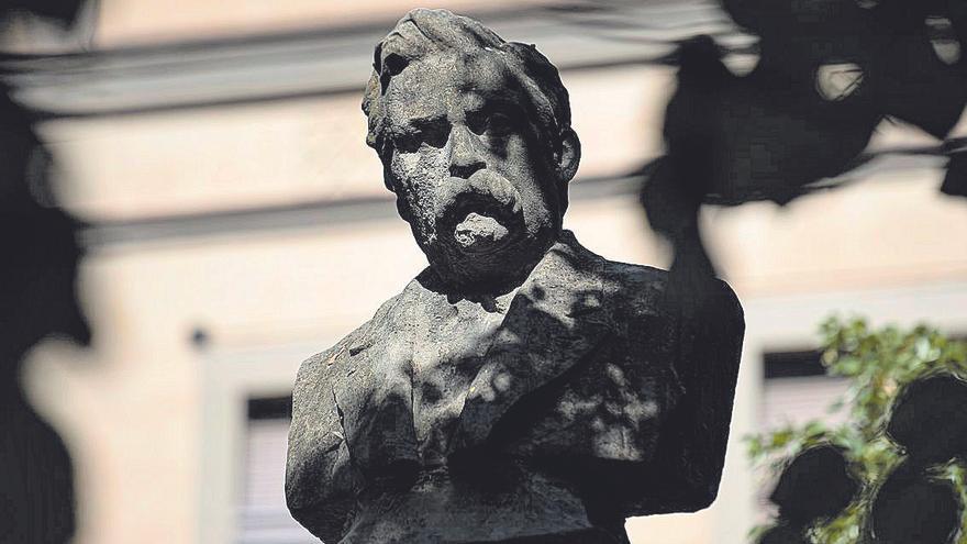 Una escultura dedicada al creador de les societats corals