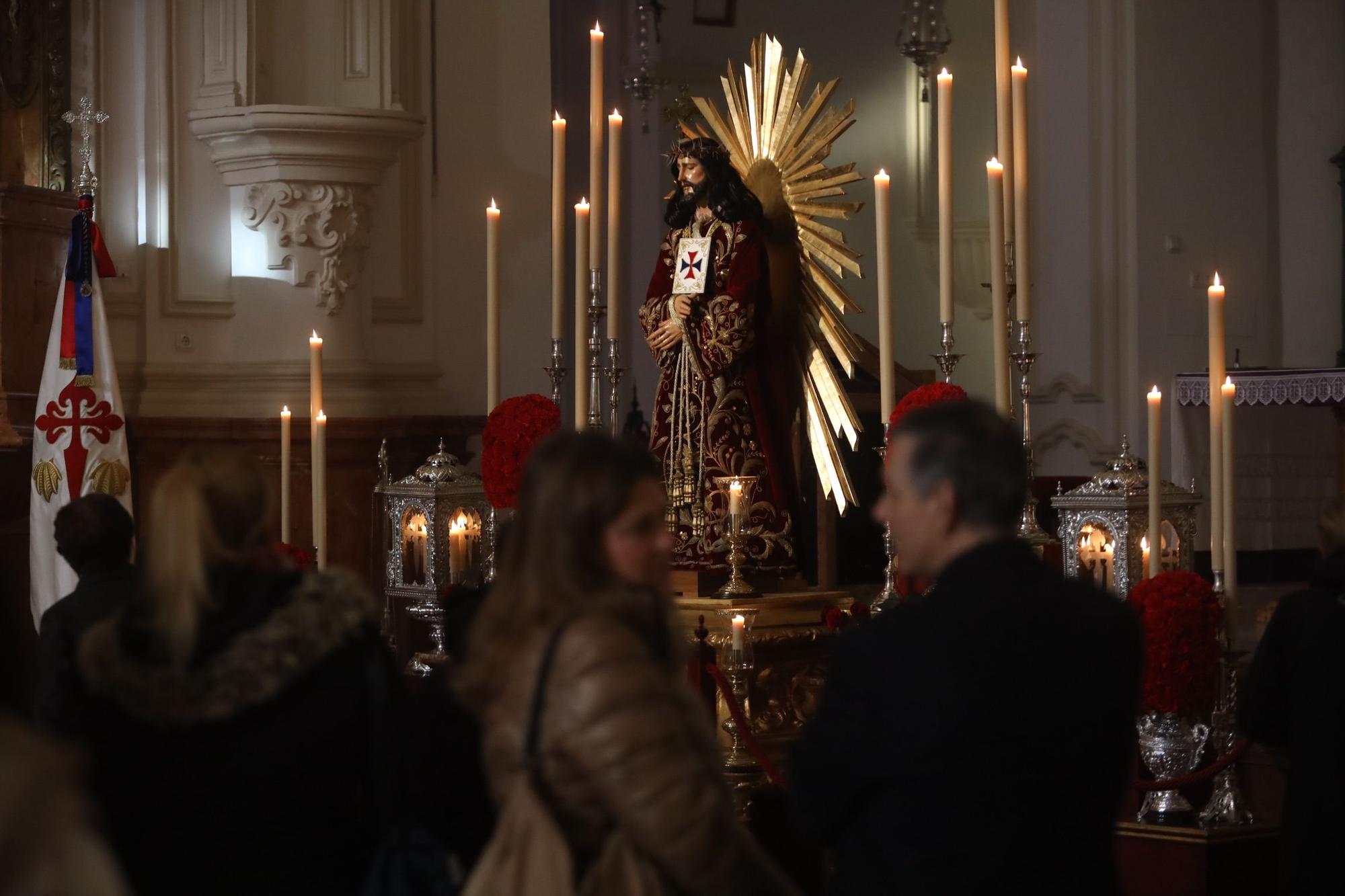Colas en Santiago por la devoción por el Cristo de Medinaceli