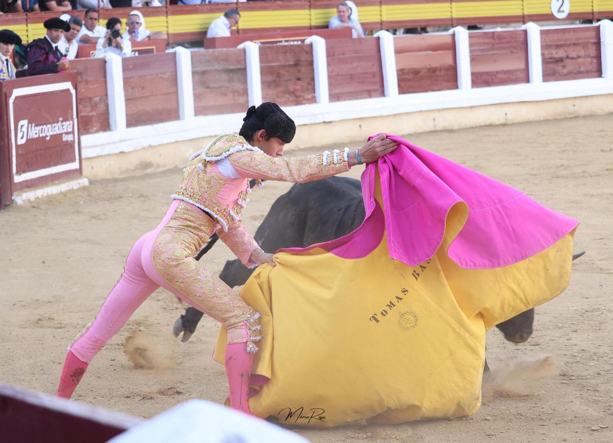 Tomás Bastos, con su segundo toro, cuarto de la tarde.