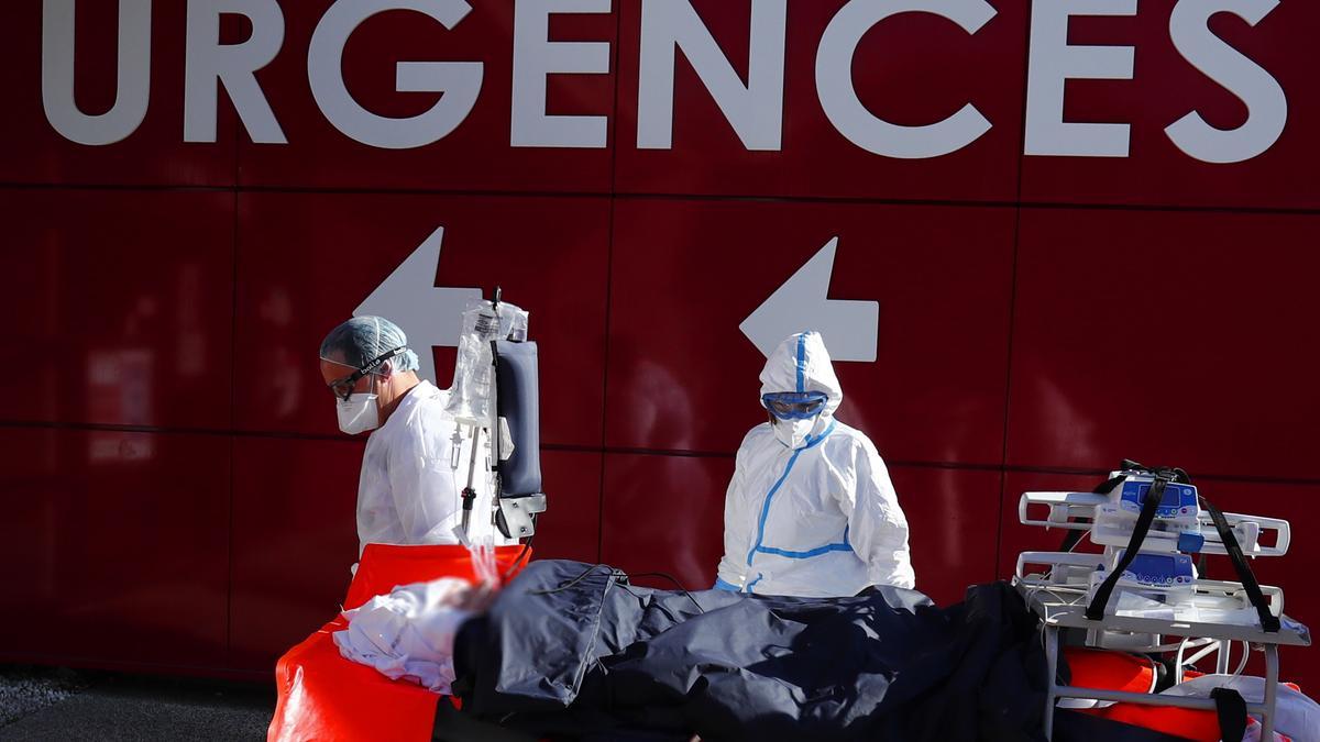 El Gobierno francés sancionará a los sanitarios no vacunados.