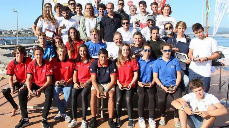 Todos los premiados, ayer en la ceremonia de clausura en el Marítimo de Canido.