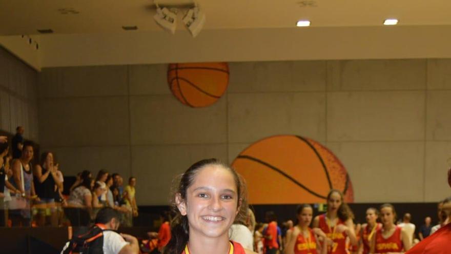 María Baldomero, con la camiseta de España