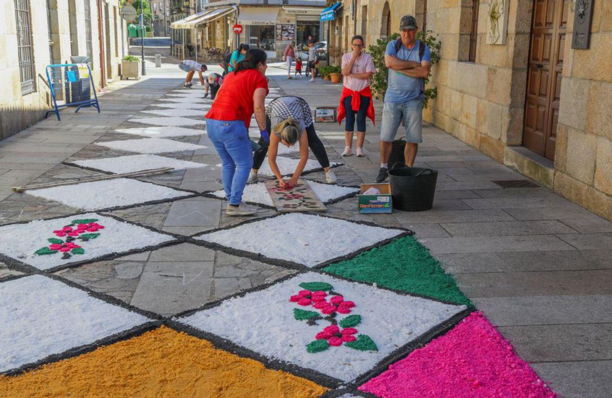 Las alfombras del Corpus cambadés necesitan manos