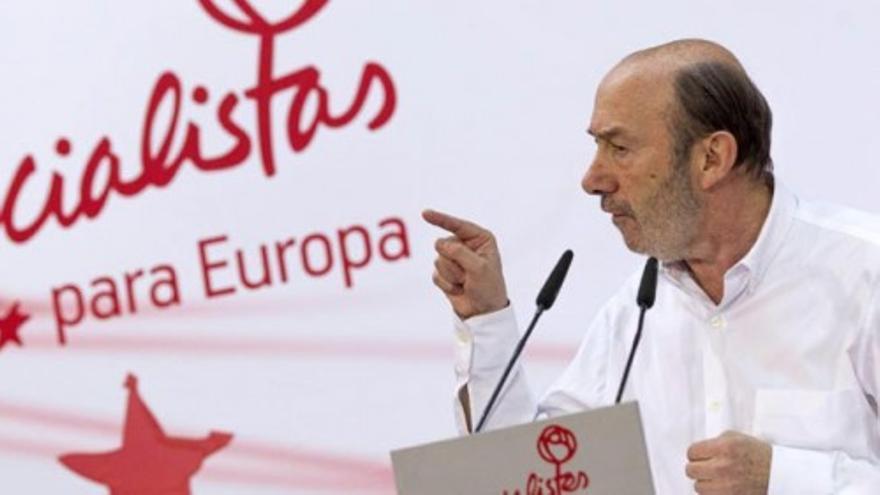 Rubalcaba llama a Cañete "protocandidato" del PP a las europeas