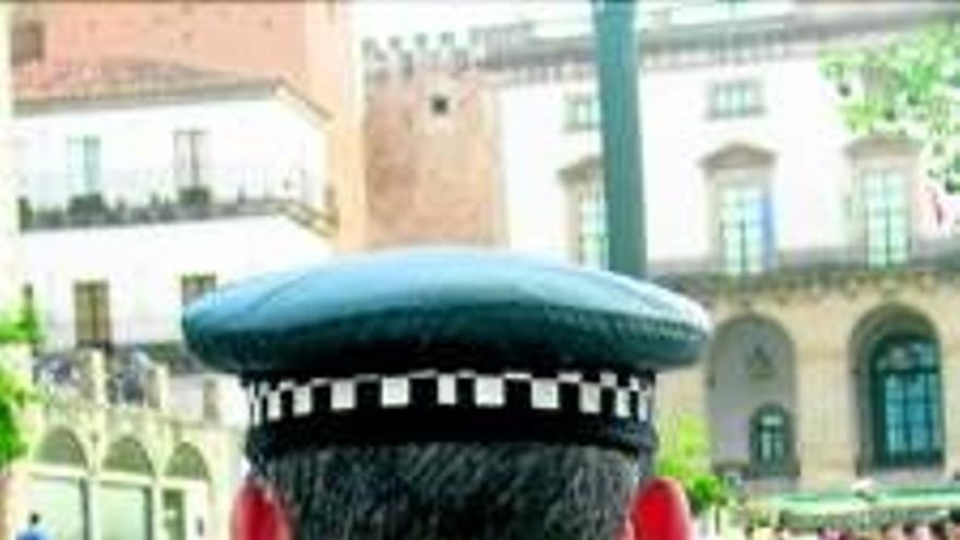 Cáceres tendrá un equipo de ´policía turística´ para atender el casco antiguo