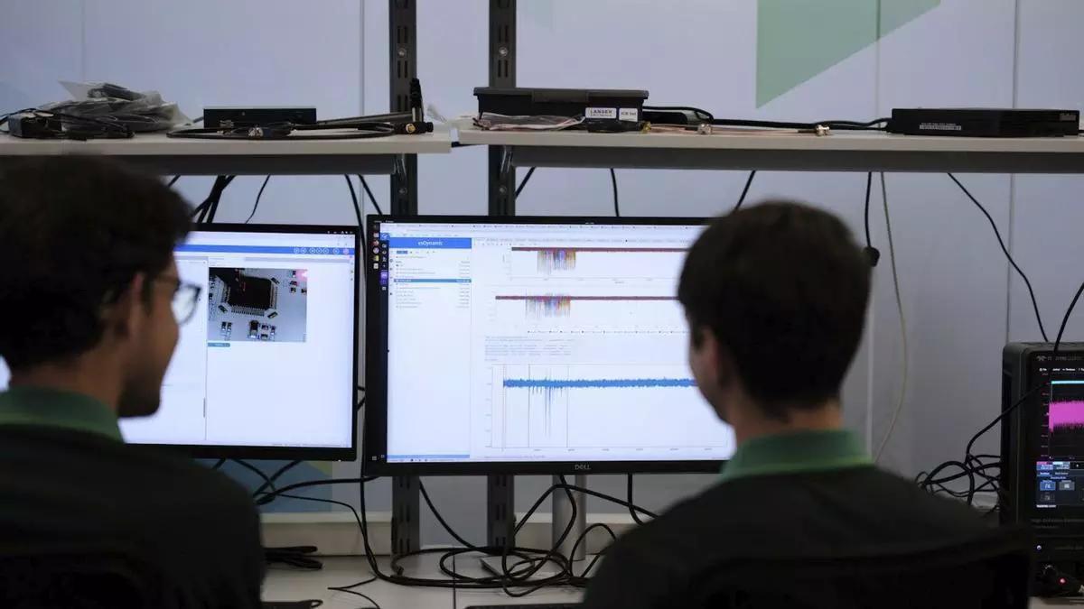 Trabajadores en una empresa tecnológica de Málaga.