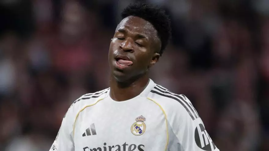 El Madrid pierde el primer asalto y el Bernabéu responde con pitos