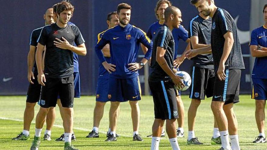 Jugadors del Barça en l&#039;entrenament d&#039;ahir al matí previ al partit d&#039;aquesta nit amb el Bayer Leverkusen