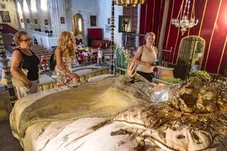 La Virgen de la Asunción, Patrona de Elche, expuesta en el Llit de la Mare de Déu