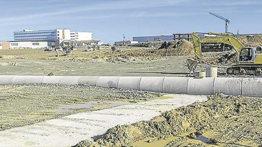 El nuevo hospital cuenta ya con parte del mobiliario - El Periódico