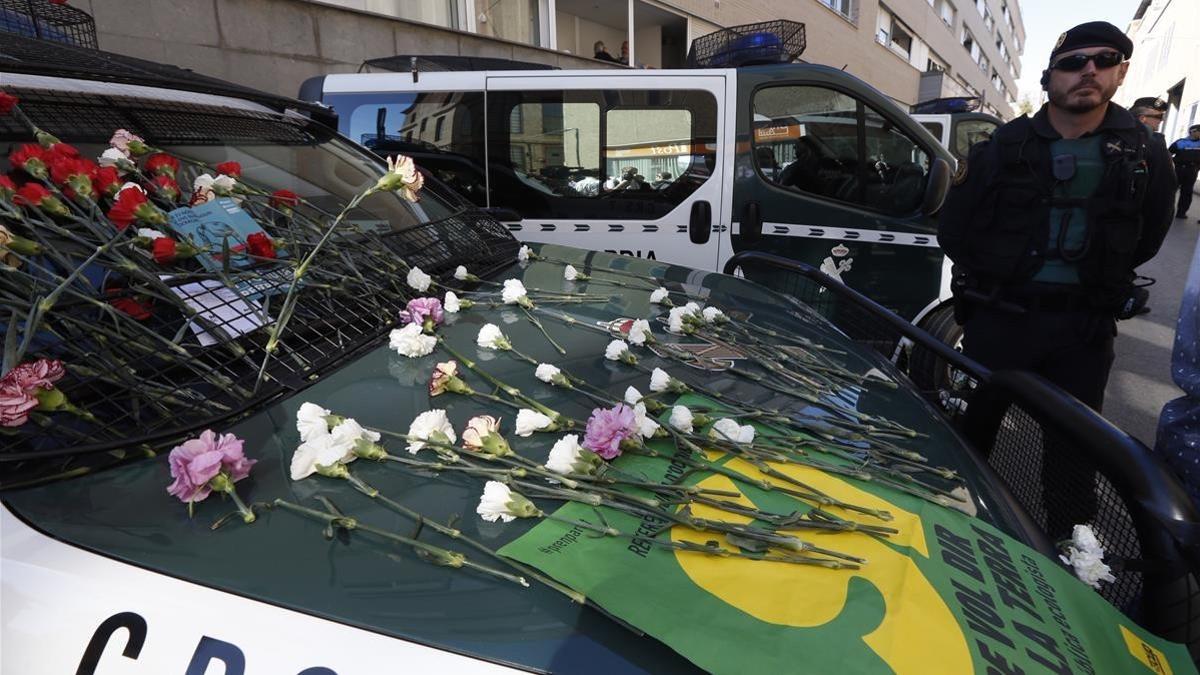 La Guardia Civil requisa material del 1-O en la sede de Unipost en Terrassa.