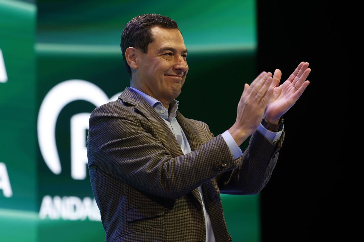 El presidente de la Junta y del Partido Popular en Andalucía, Juanma Moreno en la jornada de clausura al XVII Congreso del PP de Andalucía que se celebra este domingo en el Palacio de Congresos de Sevilla