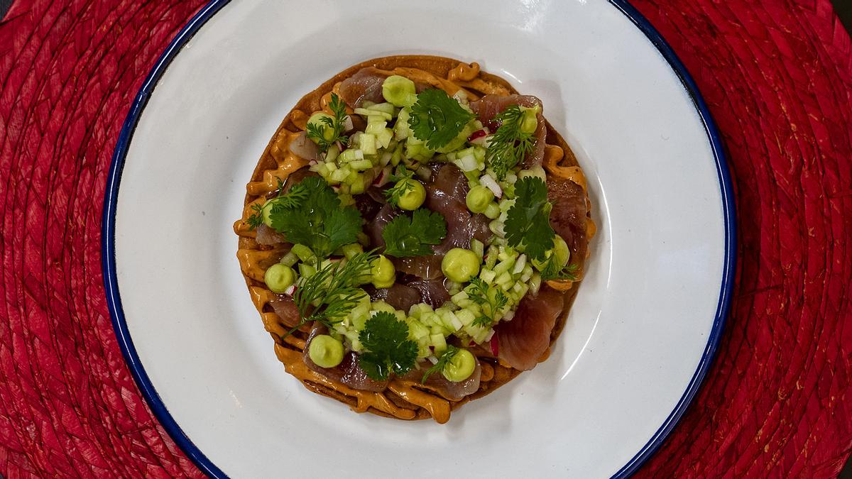 La tostada de bonito curado con mayonesa de chiles.