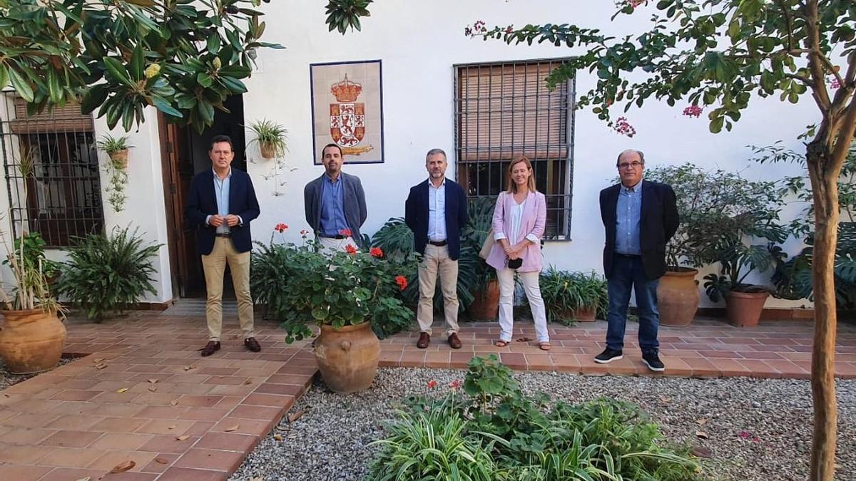 Representantes de la Junta de Andalucía y del IPBS, tras la reunión de coordinación.