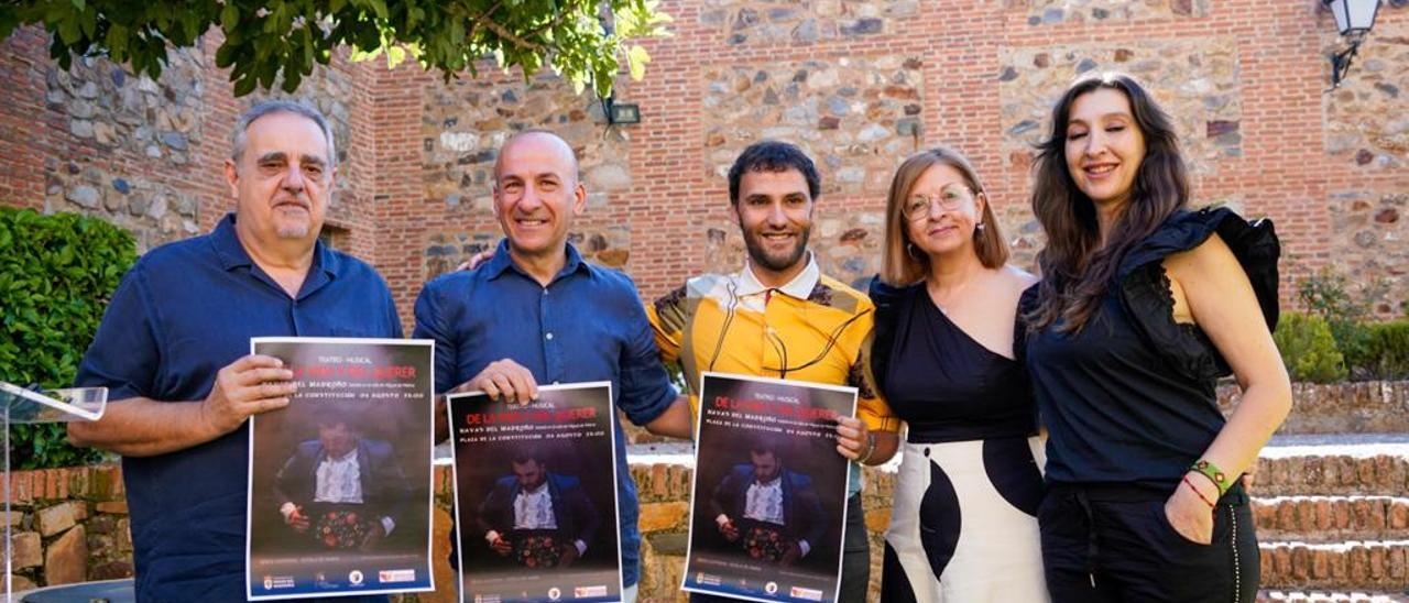 Isidro Timón, Ricardo Villegas, Jesús Custodio, Antonia Molina y Estela de Maria en el palacio Carvajal