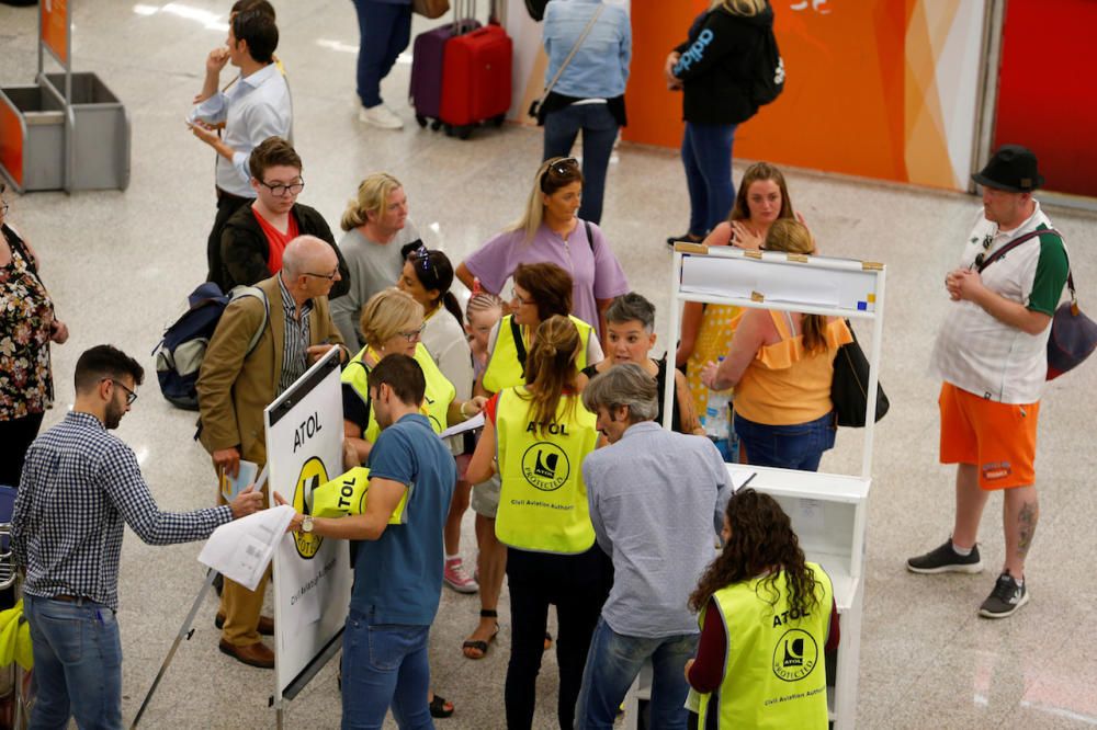 Afectados por la suspensión de pagos de Thomas Cook en el aeropuerto de Palma