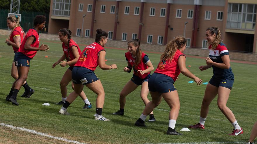 Entrenamiento de la selección femenina española de rugby en la Ciudad Deportiva.