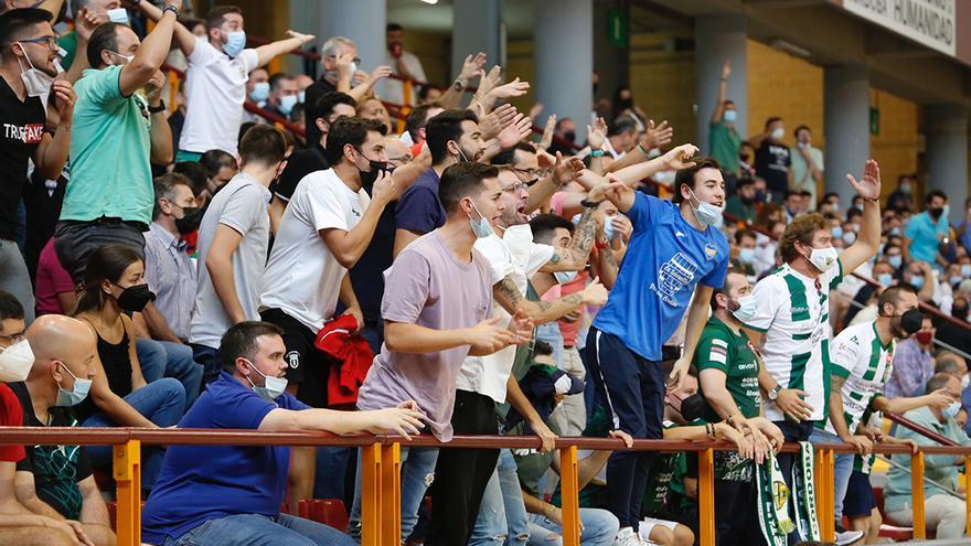 La afición del Córdoba Futsal volvió a Vista Alegre para el estreno de su equipo.