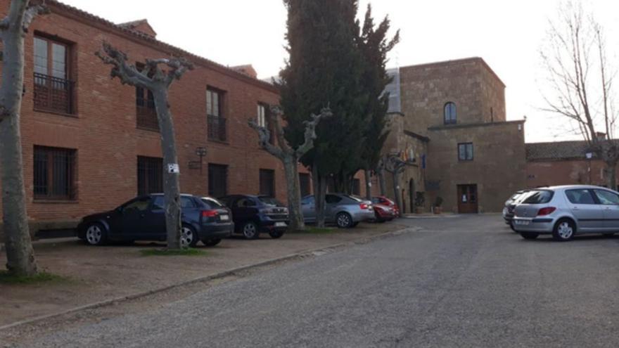 El cambio de plazas de aparcamiento de la zona del Parador en Benavente, a debate