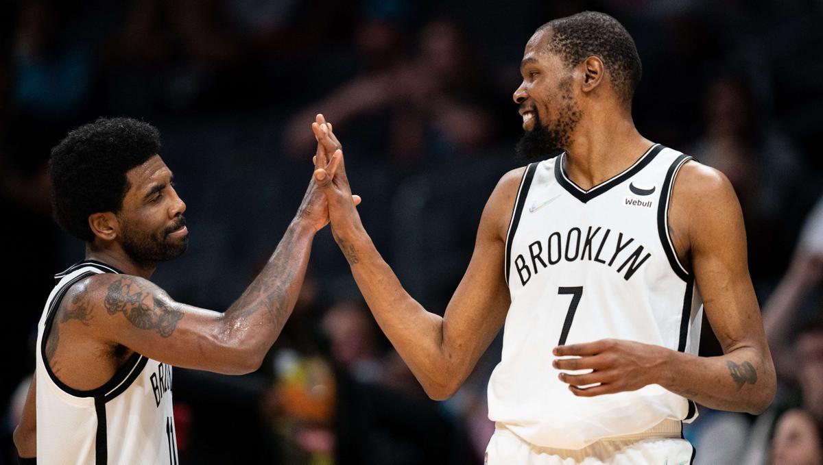 Kyrie Irving y Kevin Durant seguirán formando un tándem de lujo en los Nets junto a Ben Simmons
