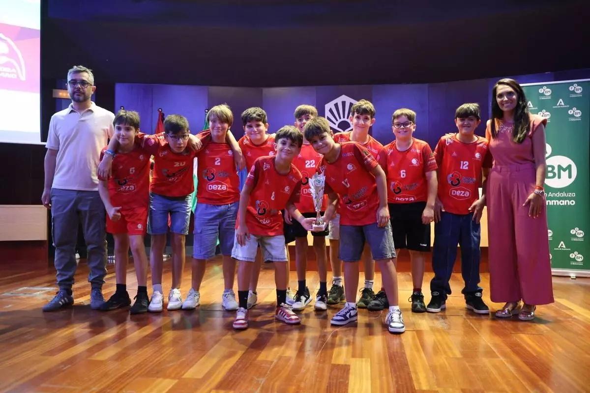 Uno de los equipos galardonados en la gala.