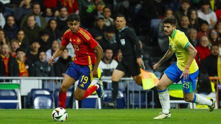 Lamine Yamal en el partido ante Brasil