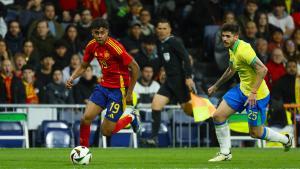 Lamine Yamal en el partido ante Brasil