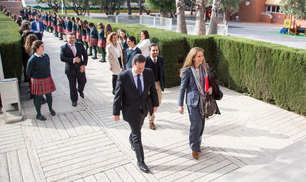 La Infanta Cristina entrega un premio de la Fundación Mapfre a una alumna del Colegio ALtozano