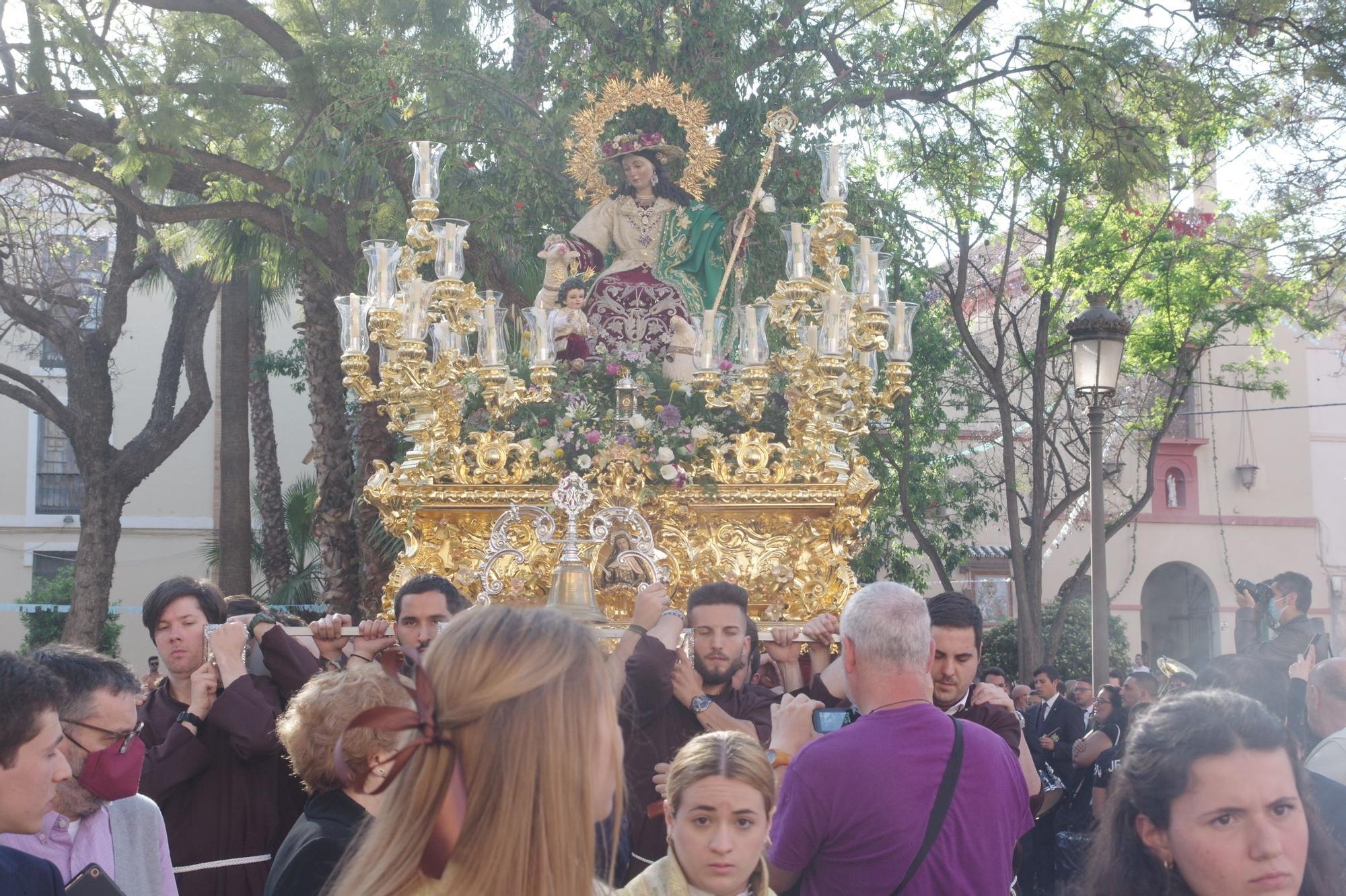 Procesión de alabanza de la Divina Pastora por las calles de Capuchinos