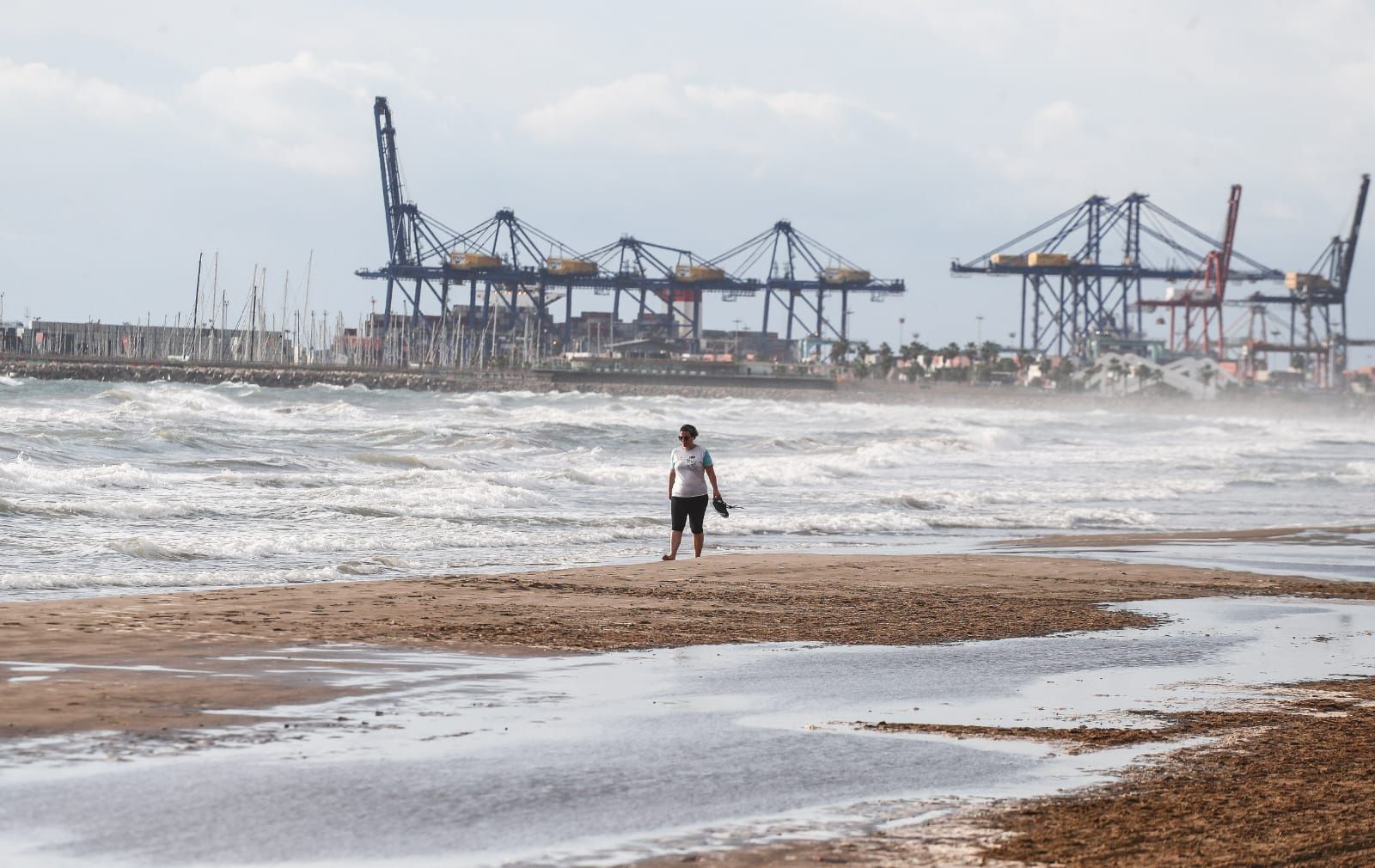 La alerta amarilla en València provoca temporal marítimo