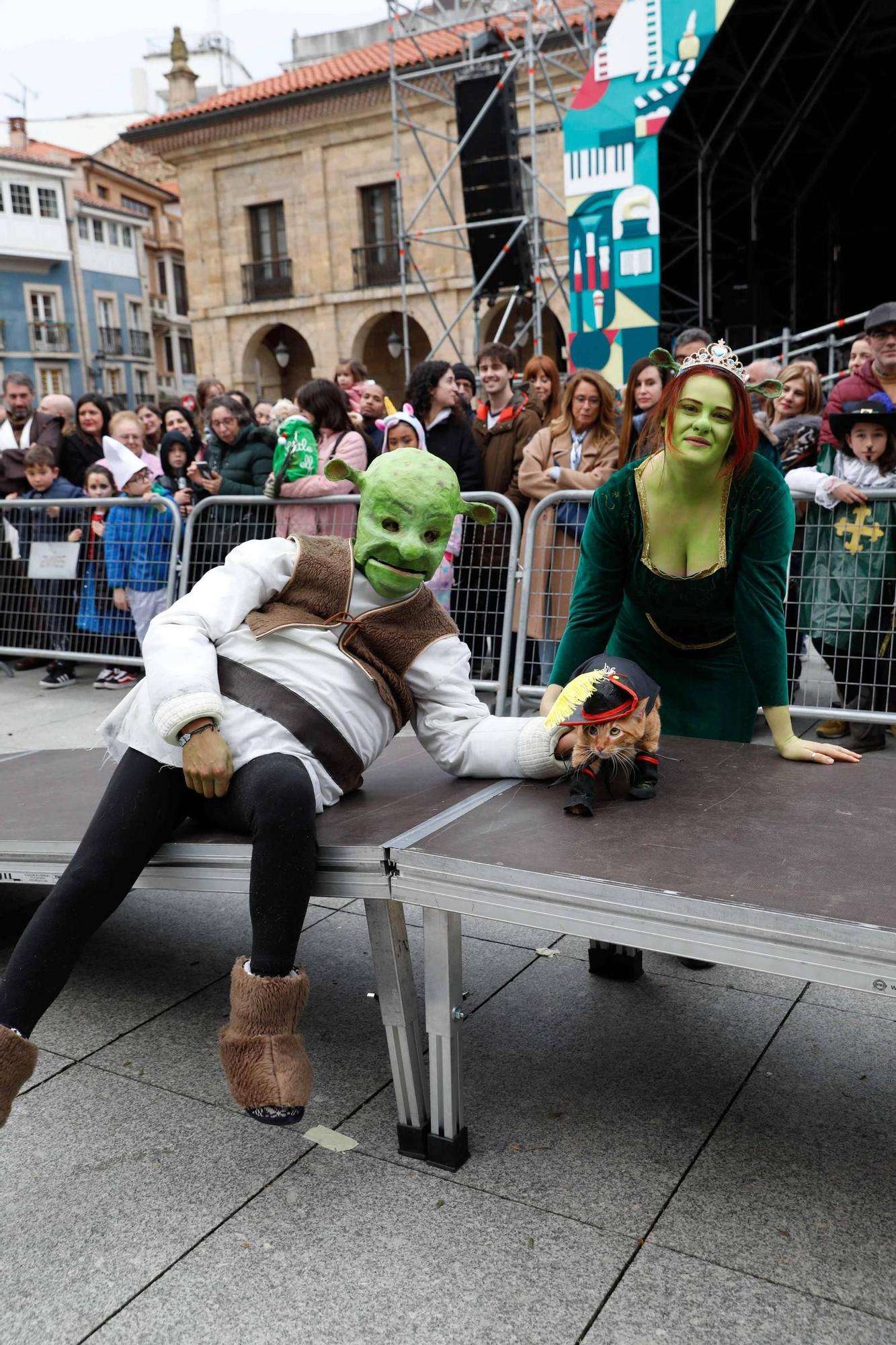 Las mascotas antroxaes desfilan ante su público