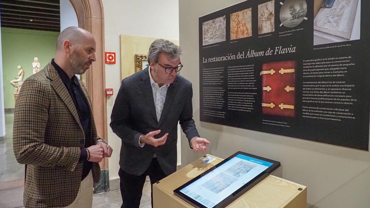 Eduardo Lucena y José María Domenech presentan la restauración del álbum de Flavia.