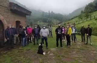 Los ganaderos ya piden batidas contra el lobo en el Caudal: El Llosorio, primer frente de batalla tras perder mil reses en 4 años