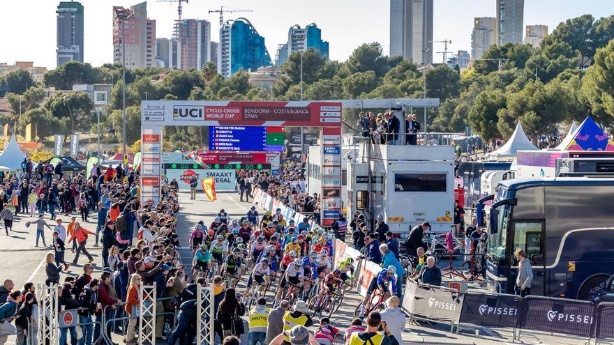 Benidorm reúne a 15.000 aficionados al ciclismo: estos son los cortes de calles por el ciclocross