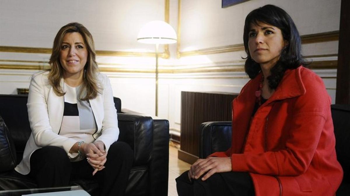 Susana Díaz i la candidata de Podem, Teresa Rodríguez, durant la reunió que van mantenir dijous passat, 26 de març.