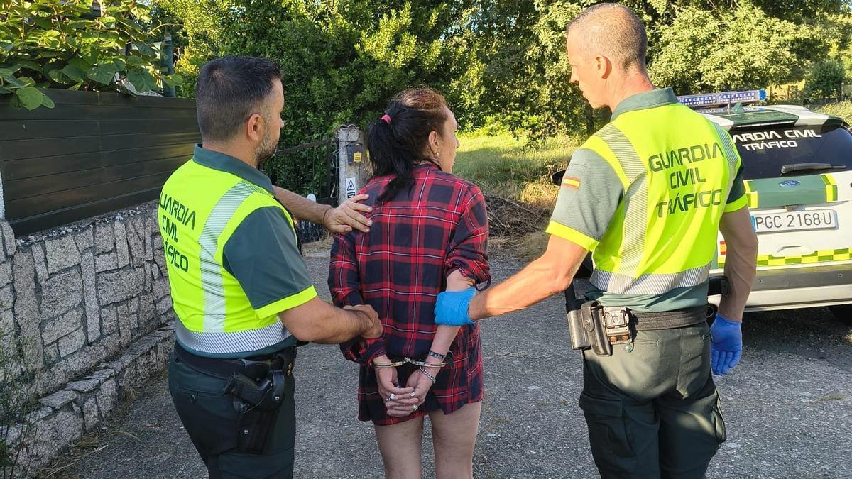 La conductora, en el momento de su detención.