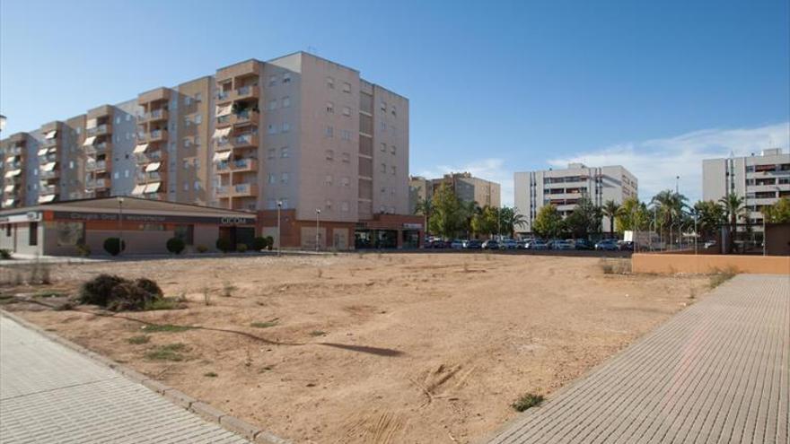 El Ayuntamiento de Badajoz adecuará 4 solares públicos para aparcamientos gratuitos