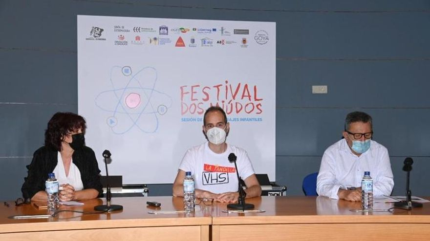 Los asistentes al acto de presentación de ‘Operación Frankestein’, ayer.