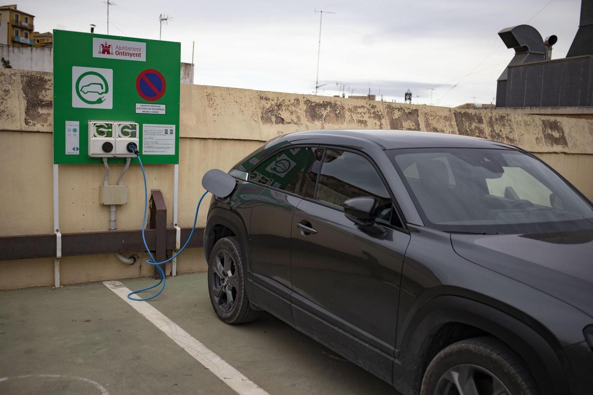 Punto de carga para vehiculos eléctricos en Ontinyent.