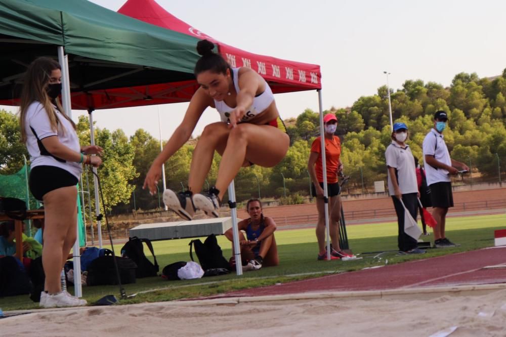 Control federativo de atletismo en Yecla