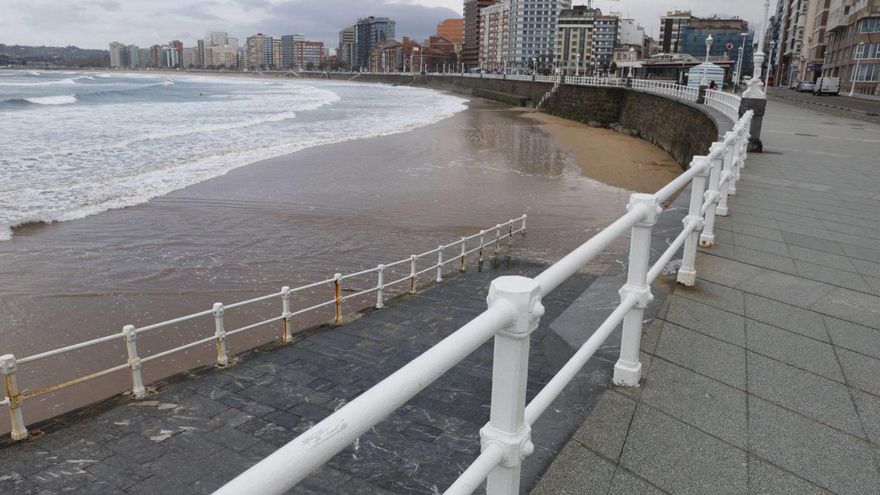 Vista del paseo del Muro de San Lorenzo | ÁNGEL GONZÁLEZ
