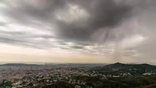 ¿Por qué llueve tanto este verano? Estas son las claves para entender el 'mal tiempo' de esta estación [Pub. programada]