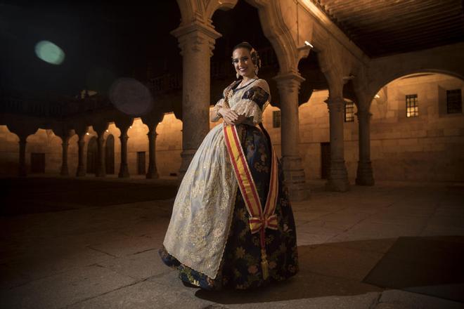 El viaje de la fallera mayor y la corte a Salamanca para el Extra de Fallas de Levante-EMV
