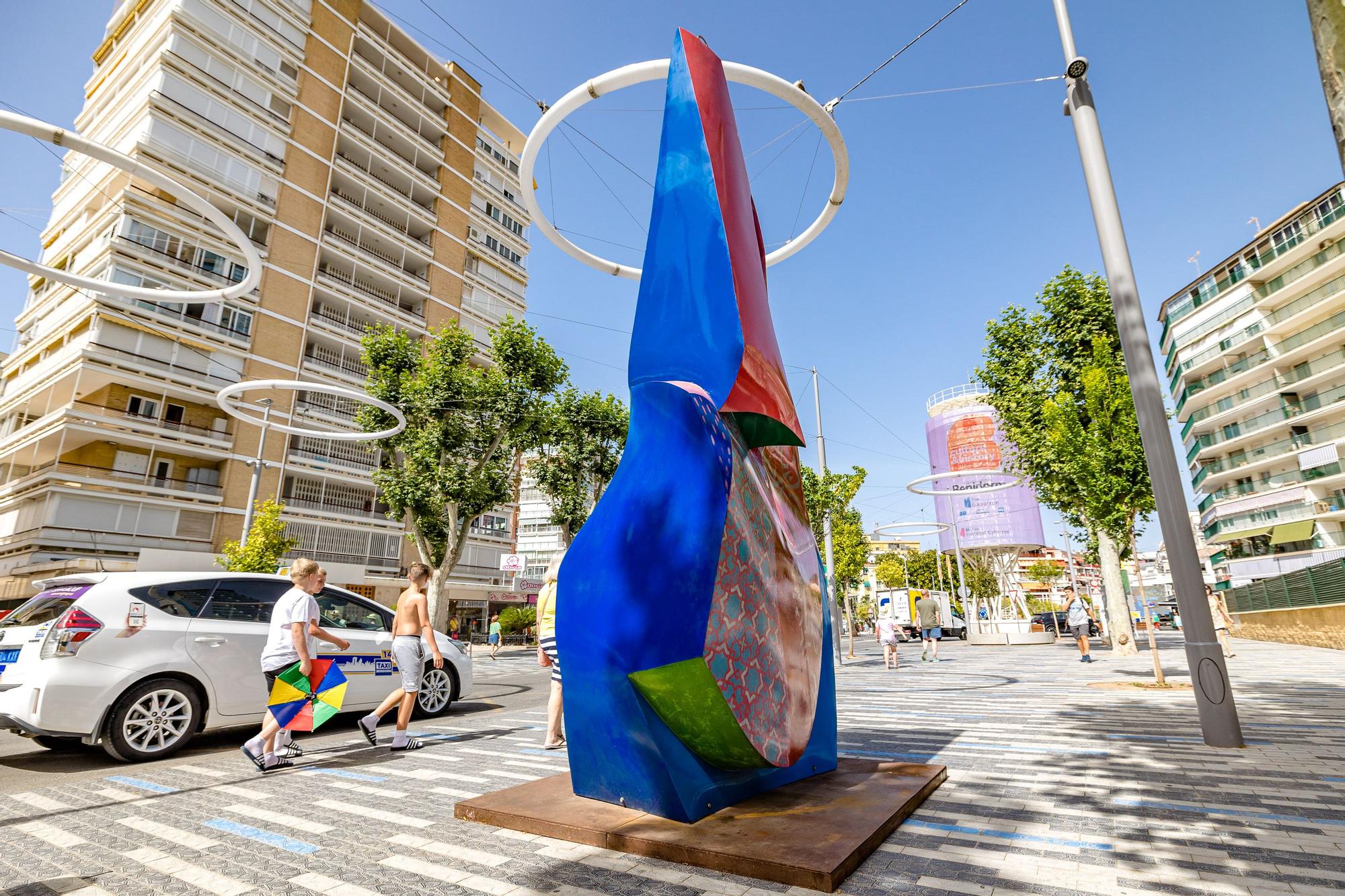 La ciudad acoge 16 esculturas de gran formato del artista Cristóbal Gabarrón, inspiradas en el palacio granadino, que se expondrán gracias a la colaboración entre el Ayuntamiento y la Ciutat de les Arts i les Ciències. Se podrán visitar hasta el 31 de enero de 2023