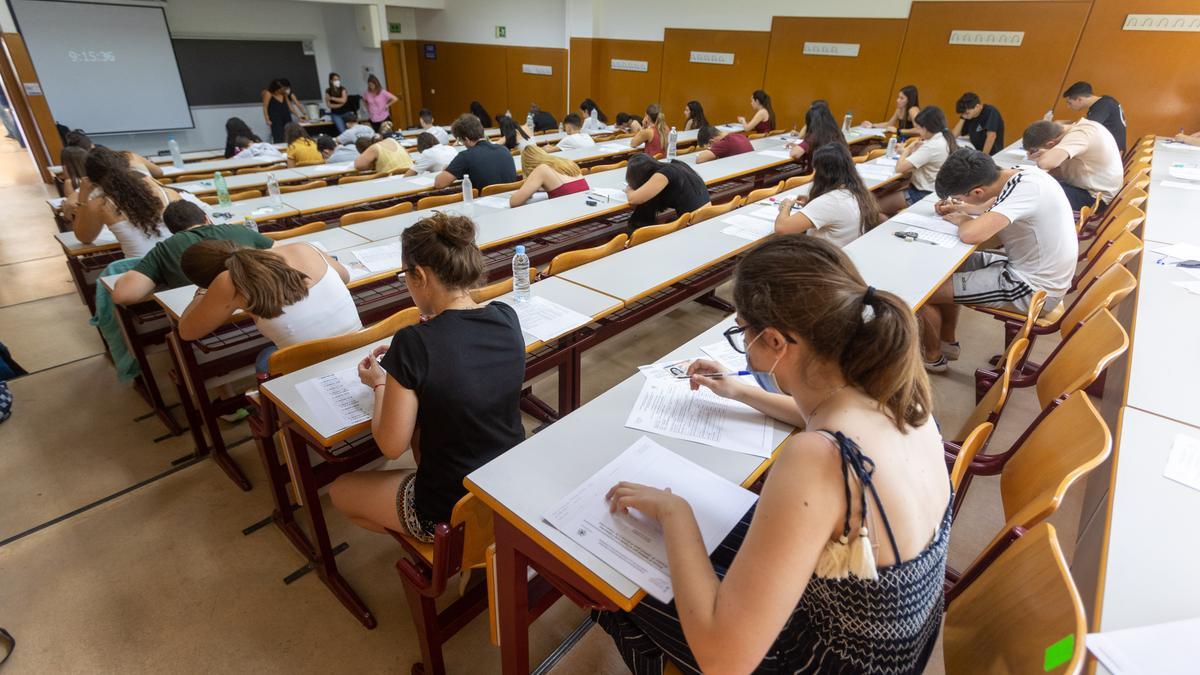 La PAU (Prueba de Acceso a la Universidad) es una prueba muy temida por todos los que tienen que pasar por ella.